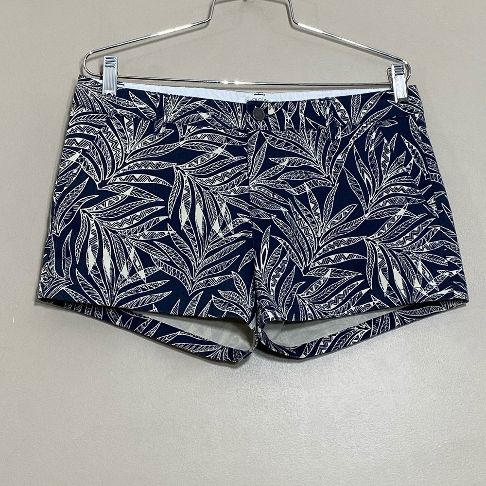 NWT Volcom Navy Blue Leaf Print Shorts | Women’s Size 9 | Summer Casual Beach